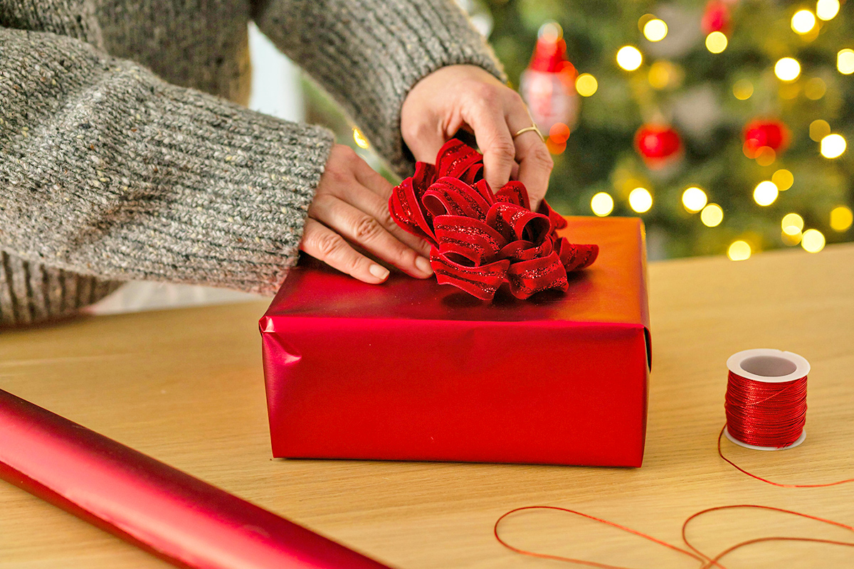 3 Easy Hacks for Flawless Gift Wrapping